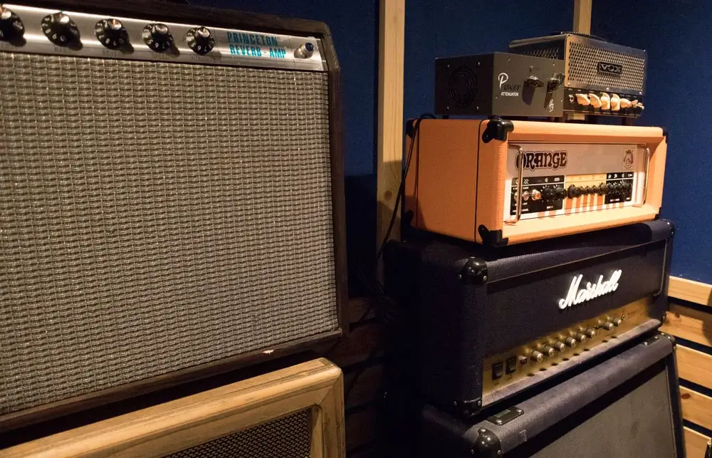 Amplifiers in cordner of room